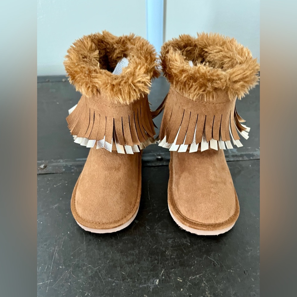 NWOT Crazy 8 Little Girl Moccasin Boots